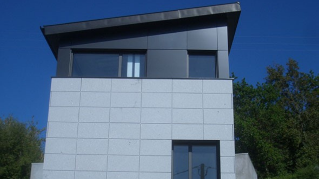 fachada de casa particular panel composite